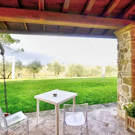 In Via Lippia Sleeps 3 Includes Swimming Pool Collestrada