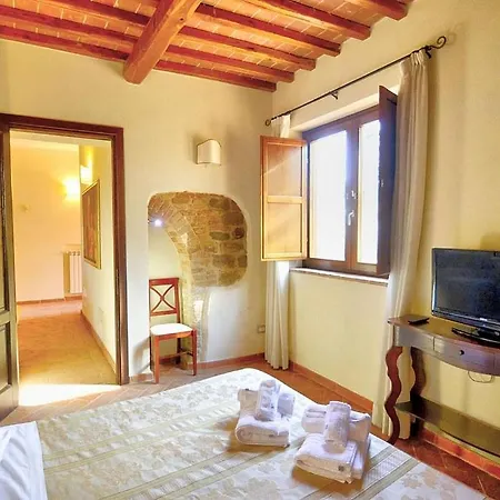 In Via Lippia Sleeps 3 Includes Swimming Pool Коллестрада