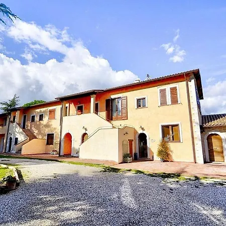 In Via Lippia Sleeps 3 Includes Swimming Pool Коллестрада